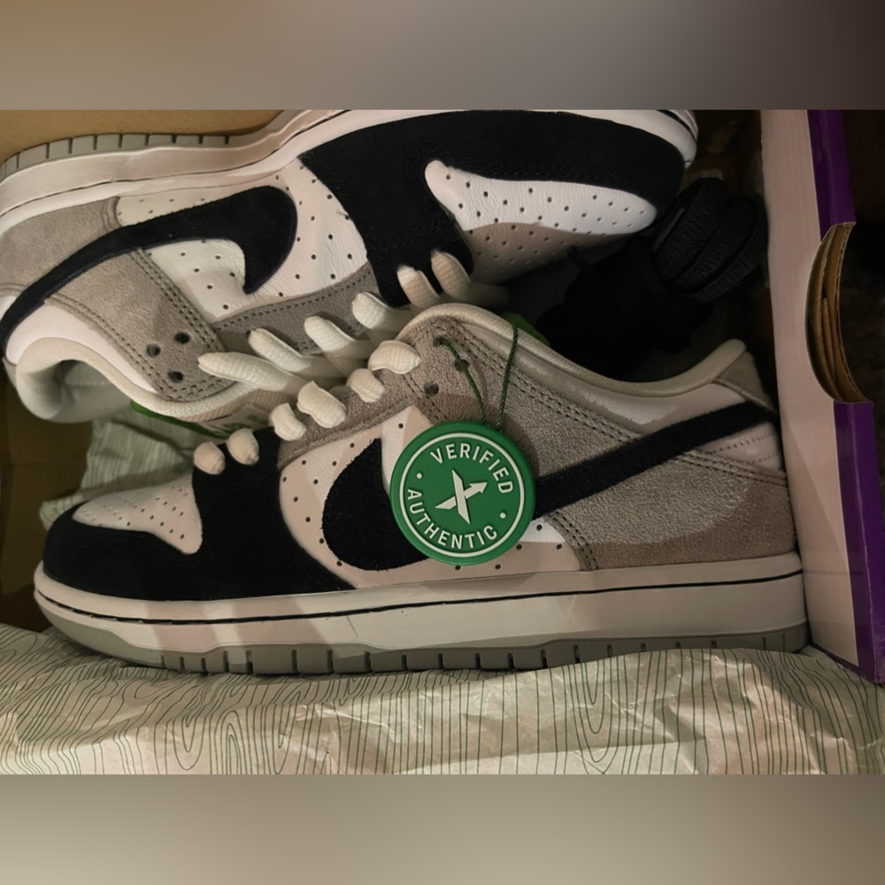 NIKE Dunk Low SB “Chlorophyll” - Picture 7 of 12